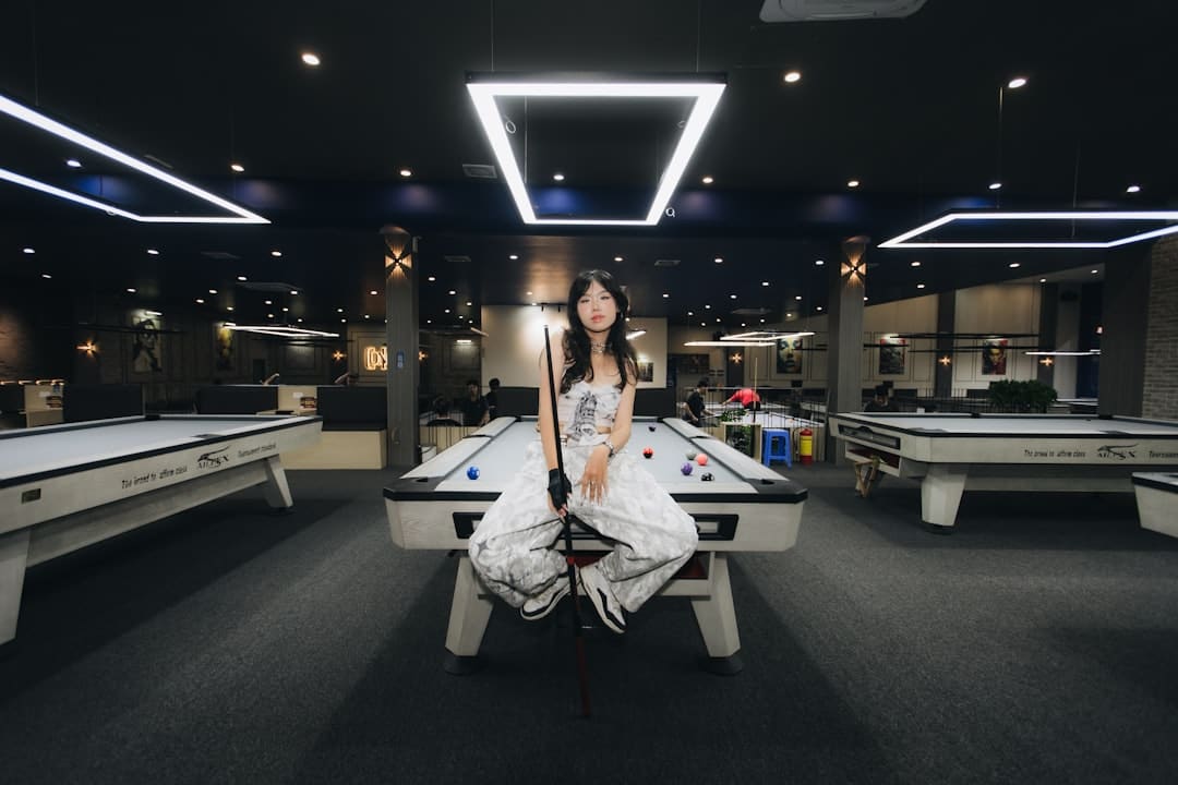 鹿晗拒绝staff帮忙系鞋带 真偶像的风采